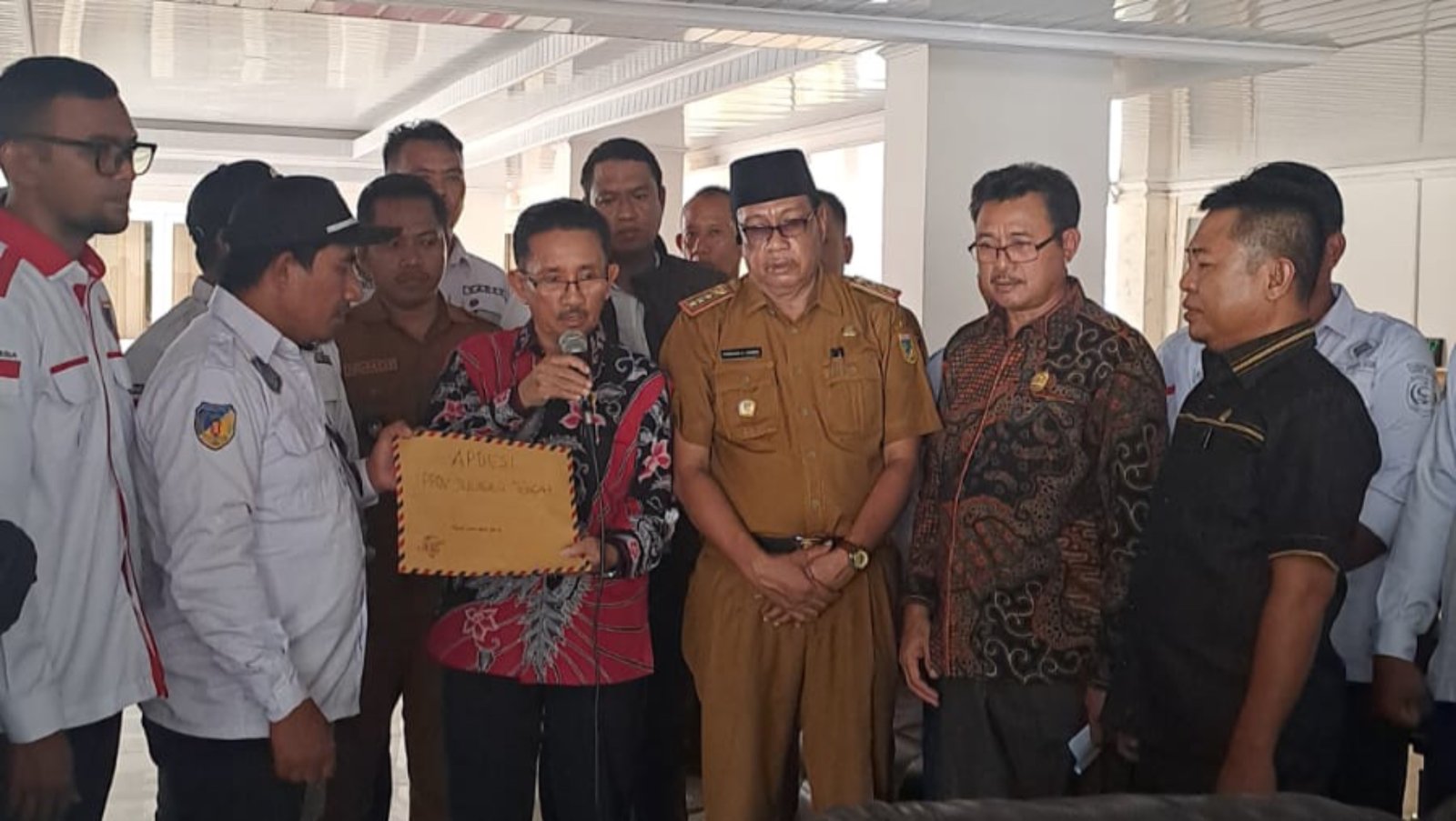 DPRD SULTENG TERIMA ASPIRASI APDESI TERKAIT PMK NOMOR 81 TAHUN 2025