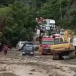 Banjir Material Genangi Jalan Poros Palu–Donggala di Watusampu, Lalu Lintas Sempat Tersendat