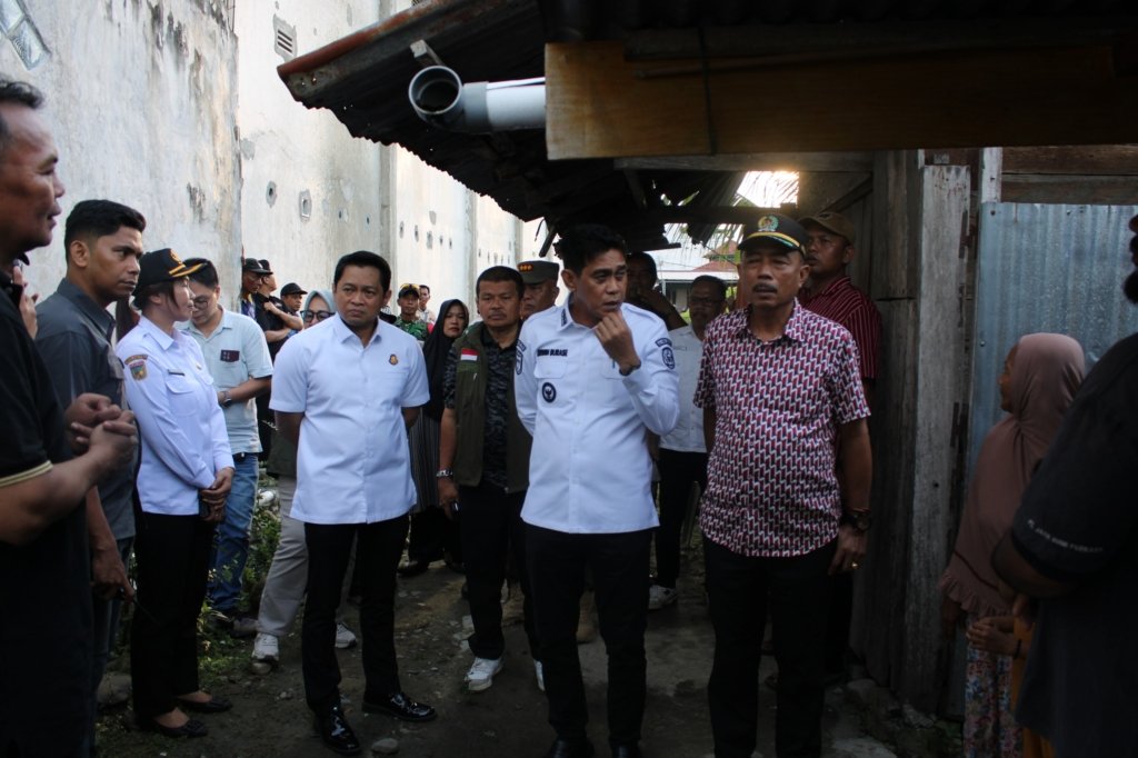 Tembus Zona Gempa Torue, Kajari Parimo dan Bupati Erwin Burase Pastikan Pasokan Bantuan Aman