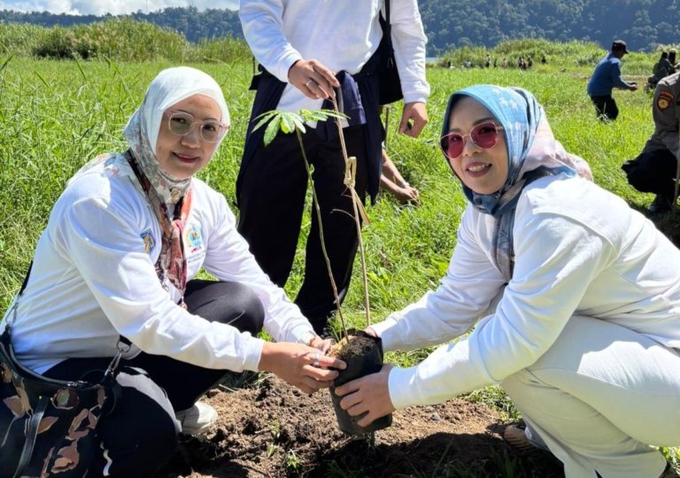 Pesan Hijau dari Bedugul: Arnila Moh. Ali dan Parlemen se-Nusantara Kompak Tanam Pohon