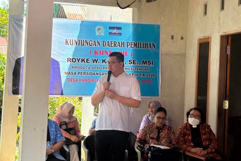 Royke Kaloh Soroti Jembatan Gantung Desa Pandiri yang Mandek