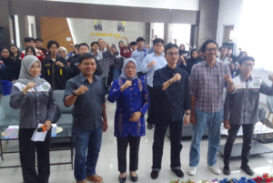 Marlela Kupas Tuntas Pelemahan Rupiah dalam Kajian Interaktif di FEB UNTAD