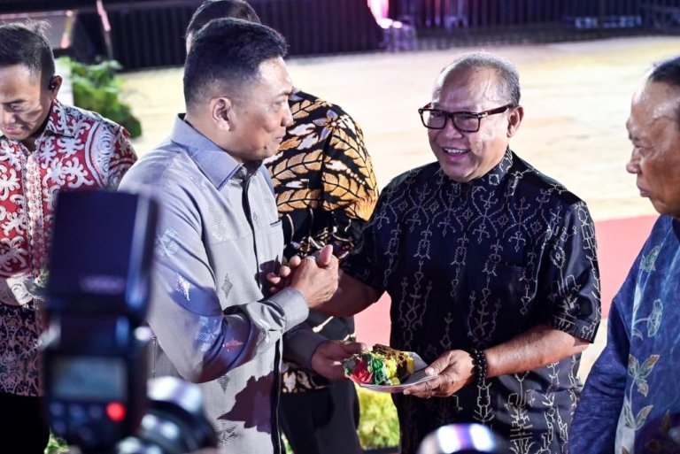 H. Mohammad Arus Abdul Karim Hadiri HUT ke-1 Kodam XXIII/Palaka Wira